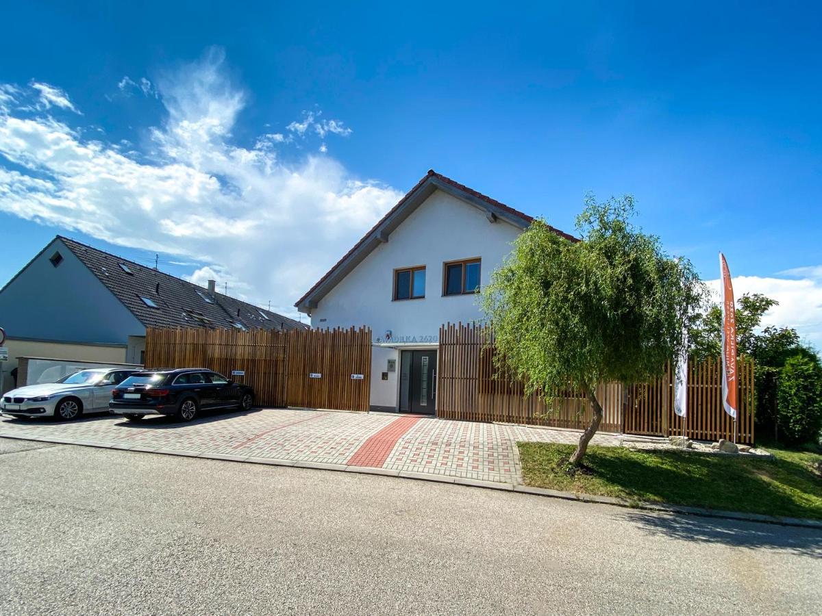 Modern Fully Equipped Studio With Parking Zavadilka 2620 เชสเกบูดิเยโจวิตเซ ภายนอก รูปภาพ